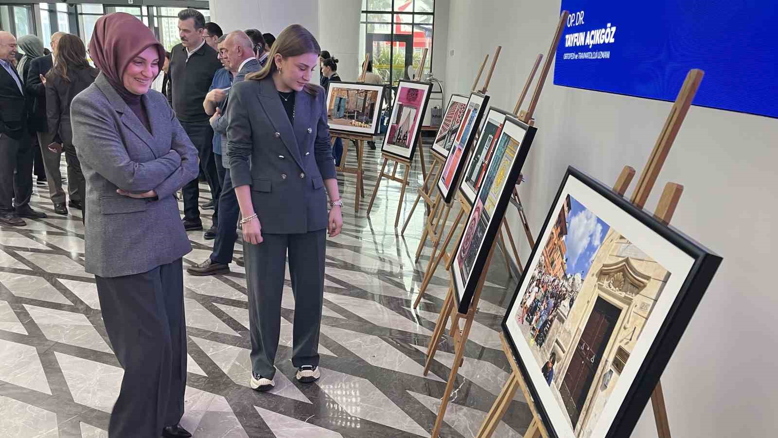 D&uuml;nyanın kapıları Bursa&rsquo;daki hastanenin koridoruna a&ccedil;ıldı
