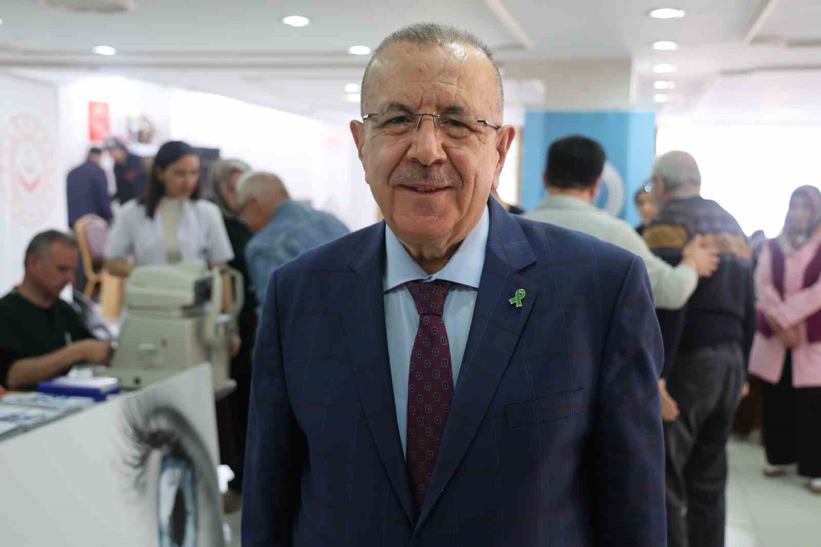 Körlüğe sebep olan sinsi hastalıkta erken teşhis önemli