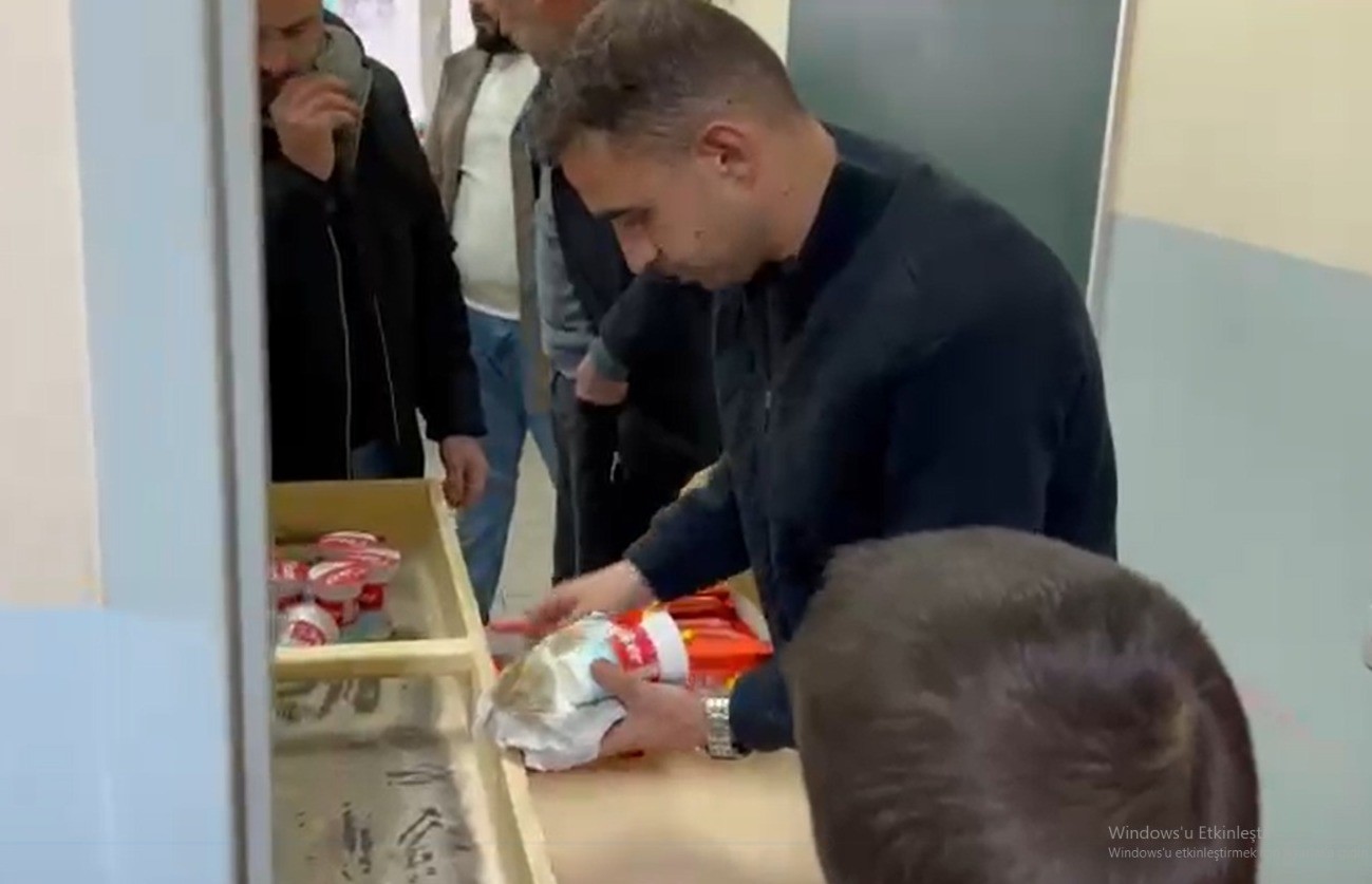 &Ouml;ğrencilerin beslenmeleri mahalleliden
