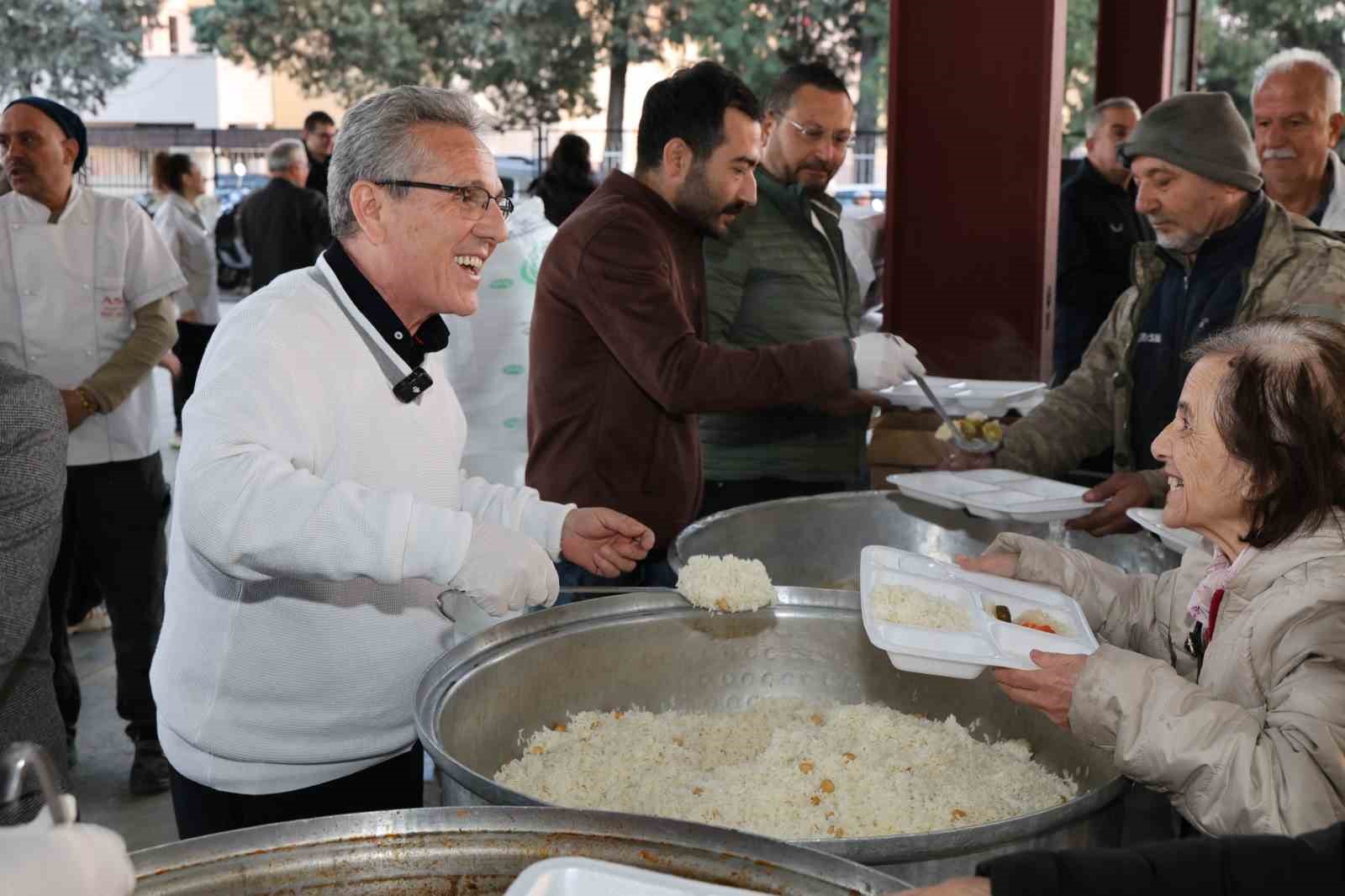 Nazilli Belediyesi Turan Mahallesi&rsquo;nde g&ouml;n&uuml;l sofrası kurdu
