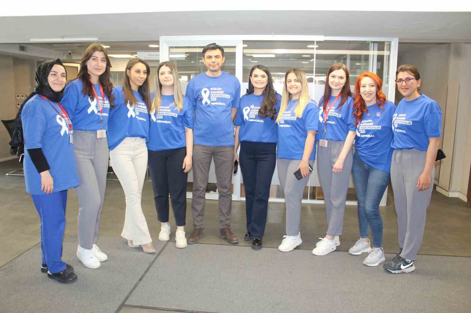 D&uuml;nyada en sık g&ouml;r&uuml;len 3. kanser t&uuml;r&uuml;ne mavi tiş&ouml;rtlerle dikkat &ccedil;ektiler
