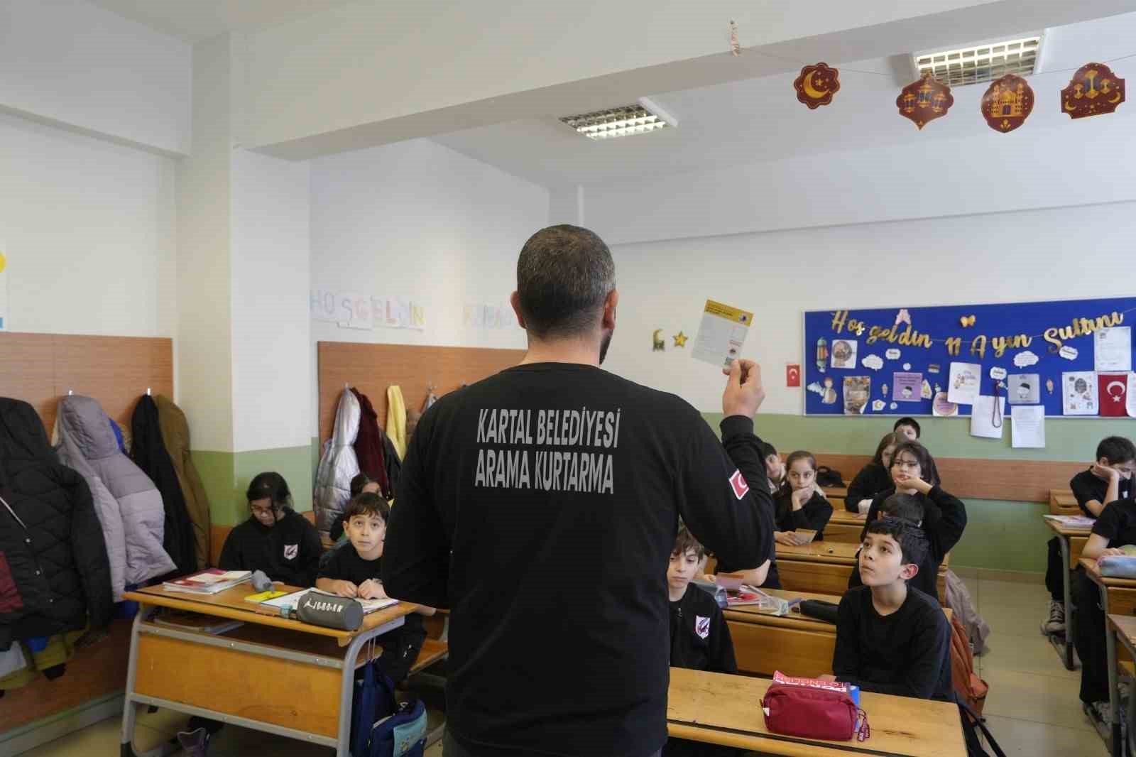 Kartal Belediyesi&rsquo;nden okullarda afet bilinci eğitimi
