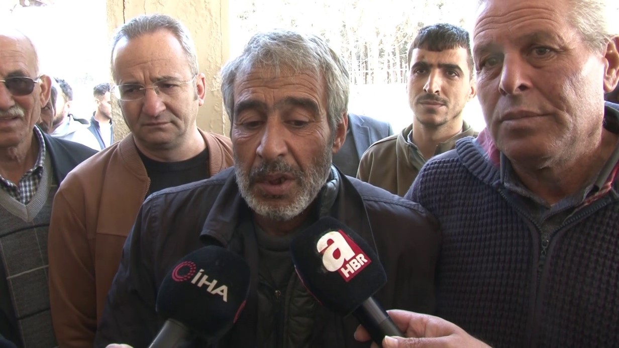 Tabutunun &uuml;zerine damatlığı konuldu: İran&rsquo;da hayatını kaybeden tır şof&ouml;r&uuml; son yolculuğuna uğurlandı