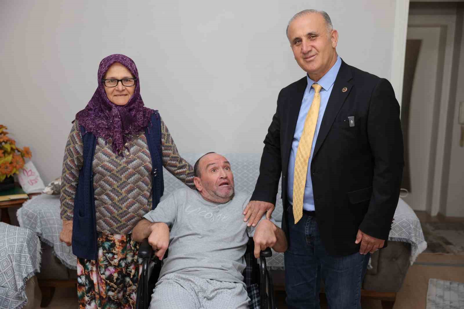 Başkan Kaya engelli İskender&rsquo;in isteğini yerine getirdi
