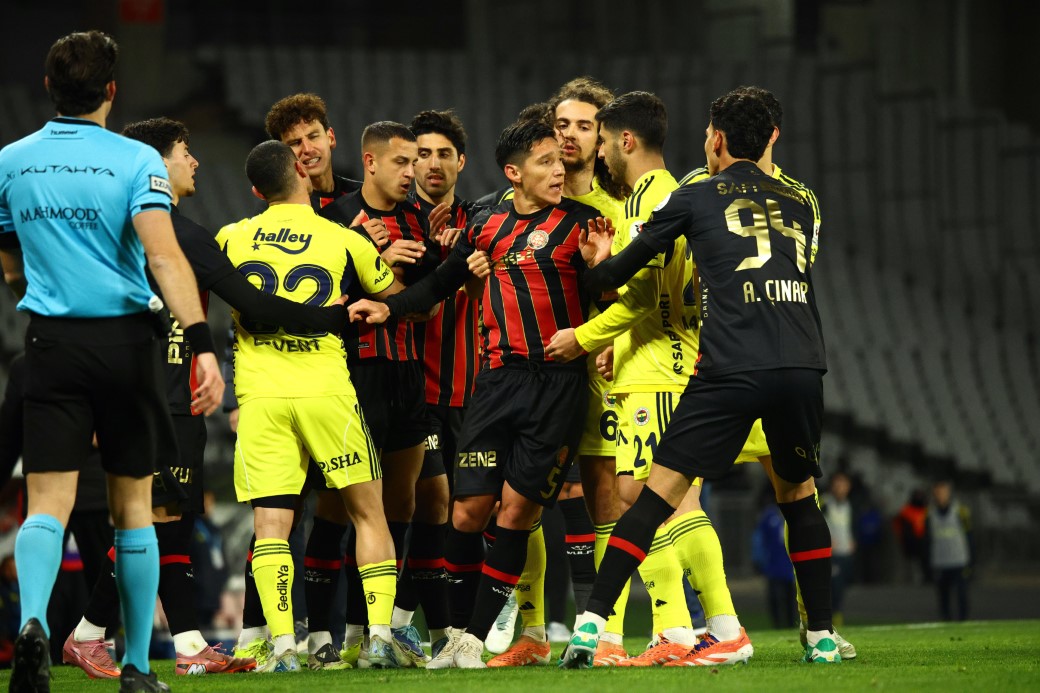 Fenerbah&ccedil;e&rsquo;nin S&uuml;per Lig&rsquo;de namağlup serisi 26. haftada bitti
