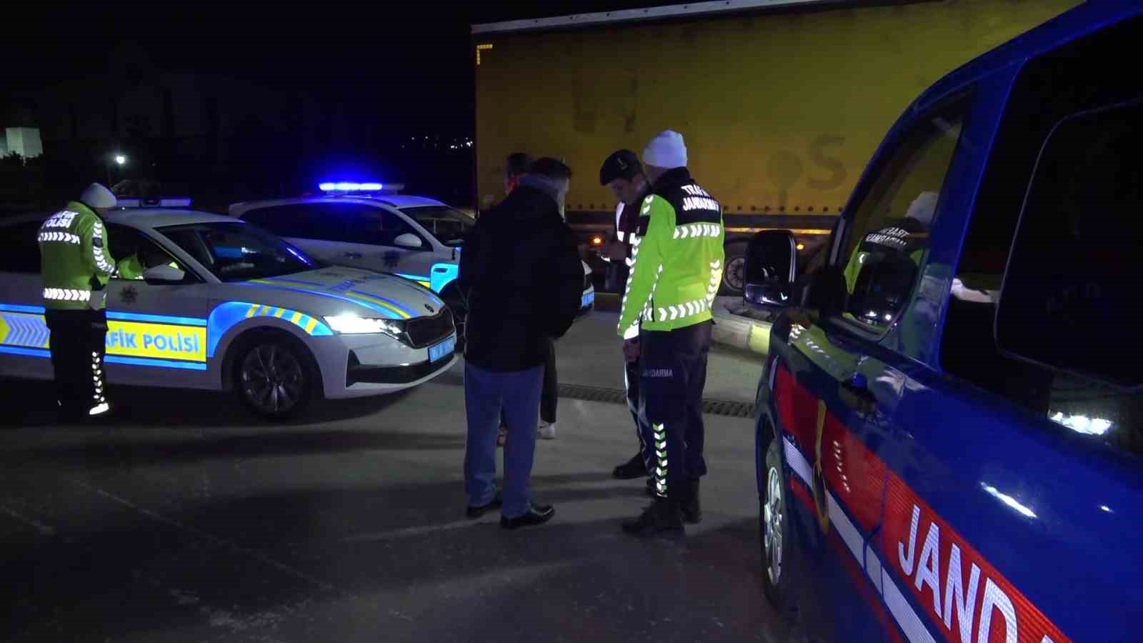 Amasya&rsquo;da yolcu otob&uuml;s&uuml; ile tırın &ccedil;arpıştığı kazada 11 yaralı
