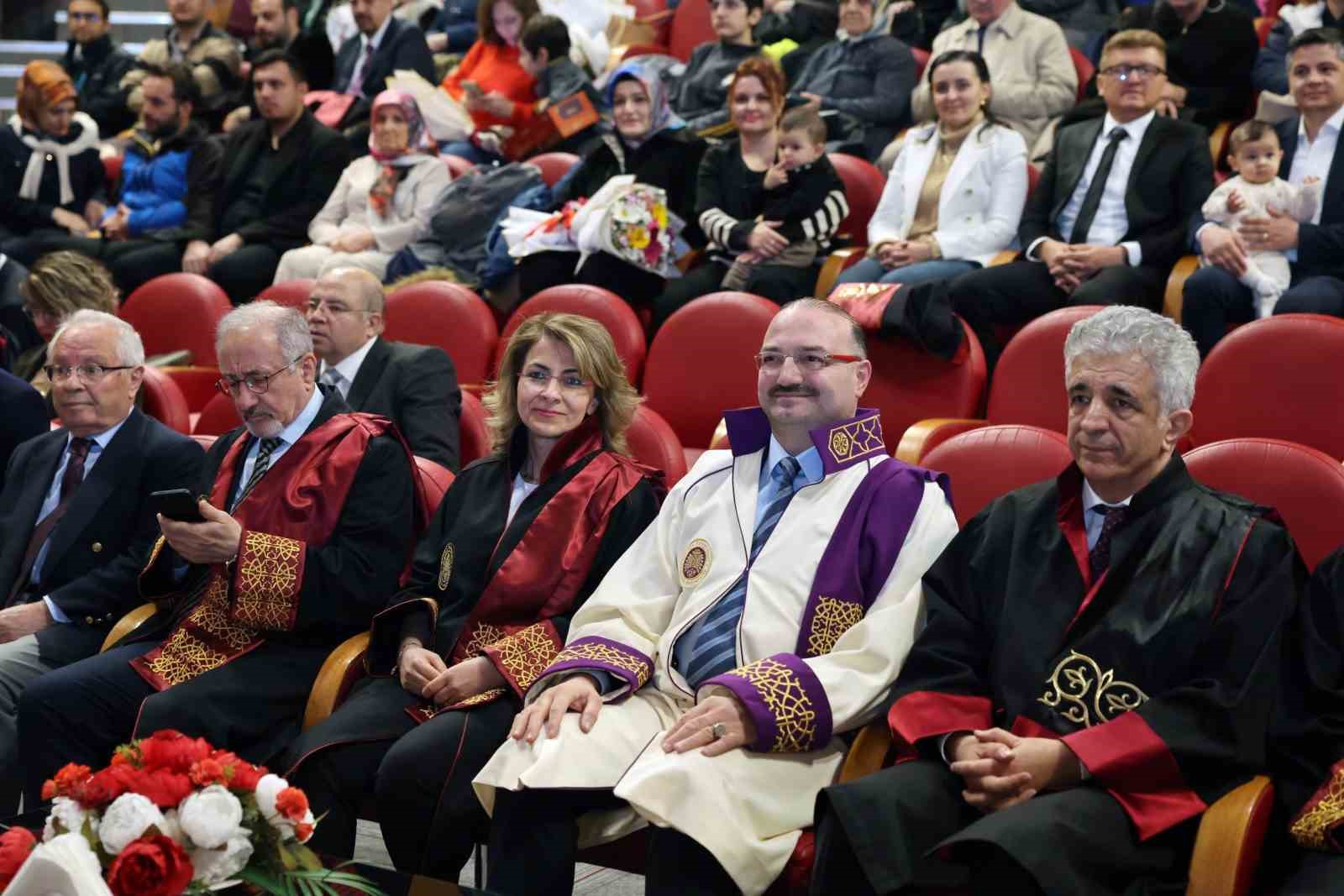 Atat&uuml;rk &Uuml;niversitesinde  Tıp Bayramı ve akademik giysi t&ouml;reni coşkusu
