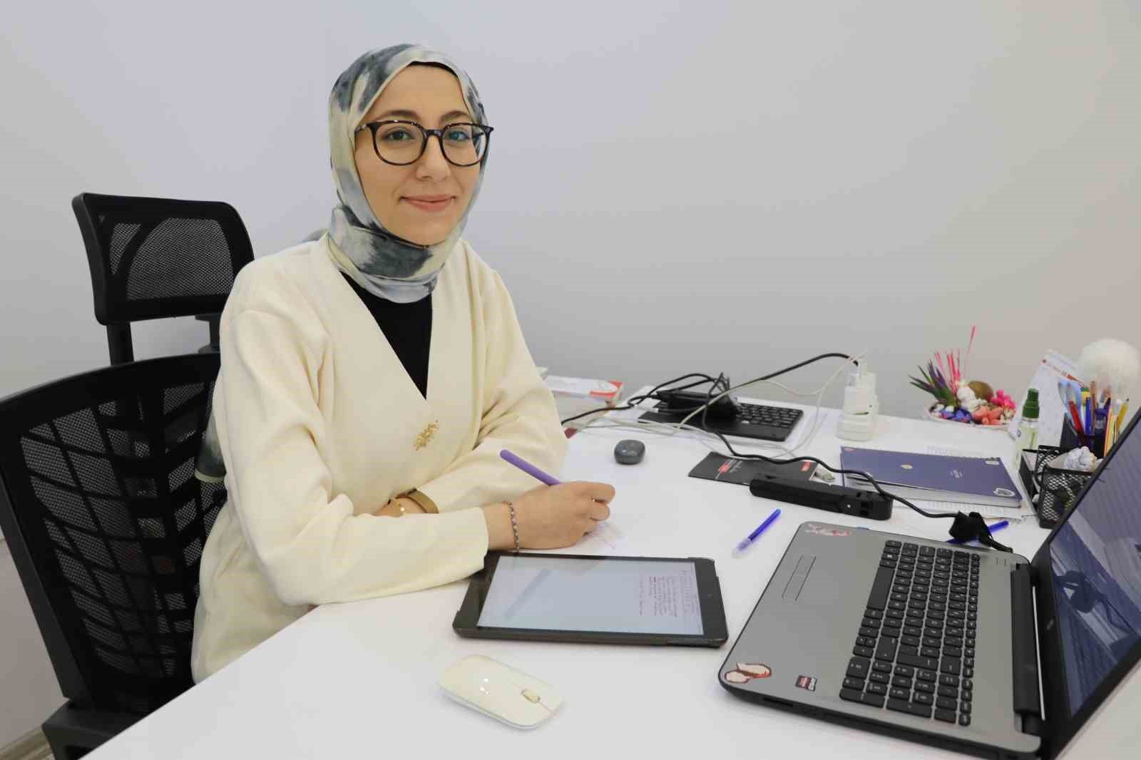 Uzmanı uyardı: "Cildinizi d&uuml;zelteyim derken psikolojinizden olmayın"
