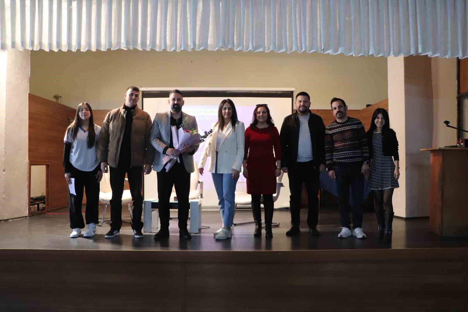 Geleceğin medya &ccedil;alışanları sekt&ouml;r temsilcileriyle buluştu
