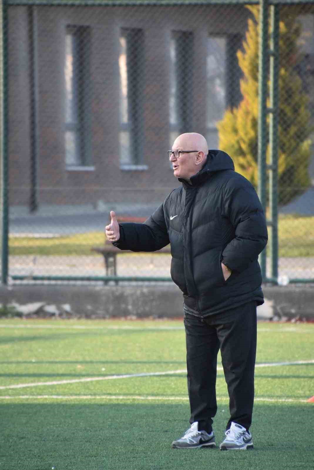 Büyükşehir Belediyespor altyapı futbolcularına bilimsel performans analizi