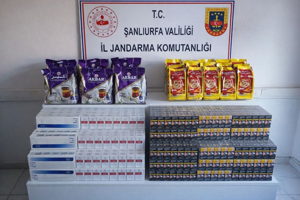 Şanlıurfa&rsquo;da 5 bin 700 paket g&uuml;mr&uuml;k ka&ccedil;ağı sigara ele ge&ccedil;irildi
