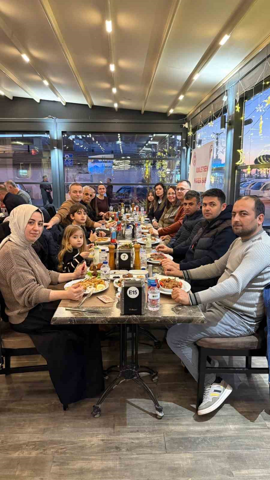 Burhaniye&rsquo;de Adalet Sen &uuml;yelerine iftar verdi

