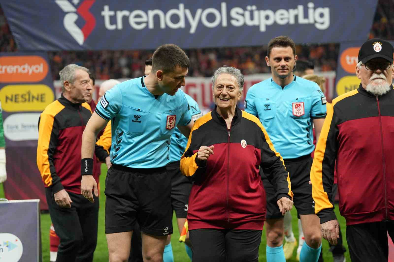 Trendyol S&uuml;per Lig: Galatasaray: 0 - RAMS Başakşehir: 0 (Ma&ccedil; devam ediyor)
