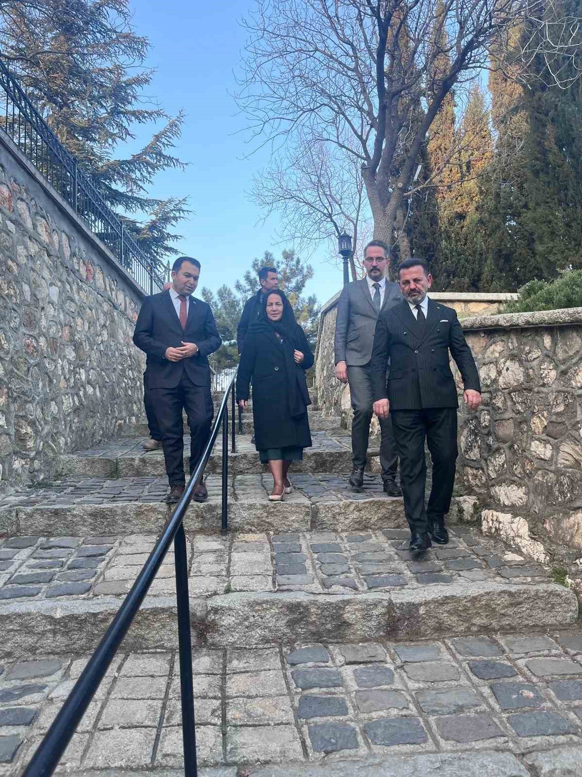 Bakan Yardımcısı Madak, Ertuğrulgazi Türbesi’ni ziyaret etti