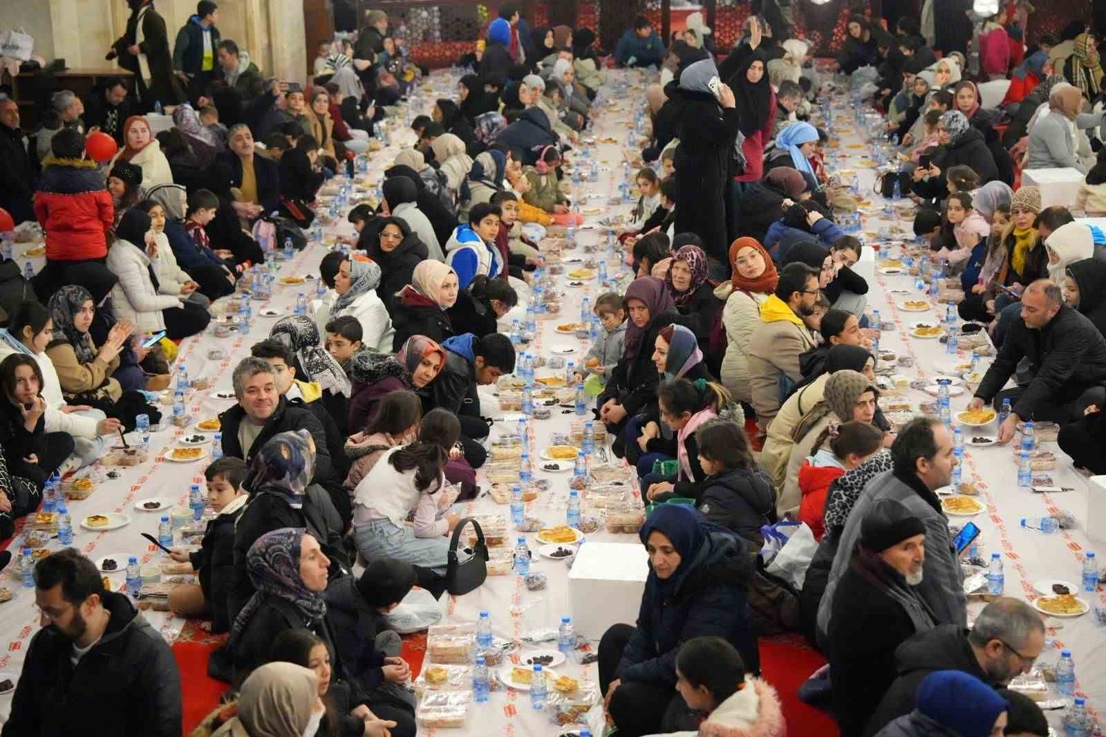 Fatih Belediyesinden anlamlı etkinlik: &Ccedil;ocuklar ve aileler Ramazan ruhunu doyasıya yaşadı
