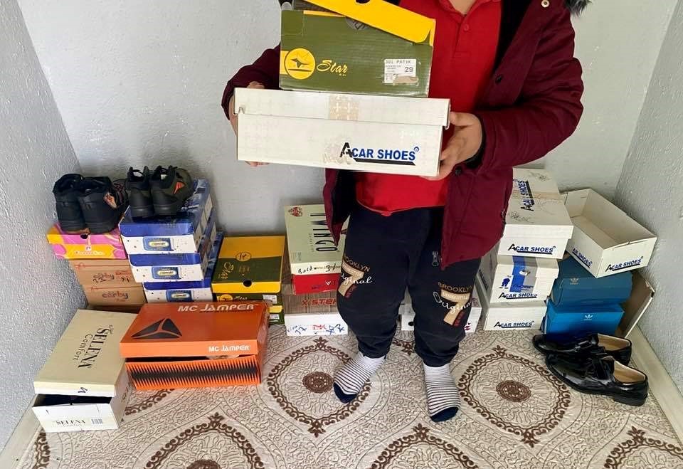 Hisarcık’ta fedakâr imam kapı kapı dolaşıp ihtiyaç sahiplerine yardım ulaştırıyor