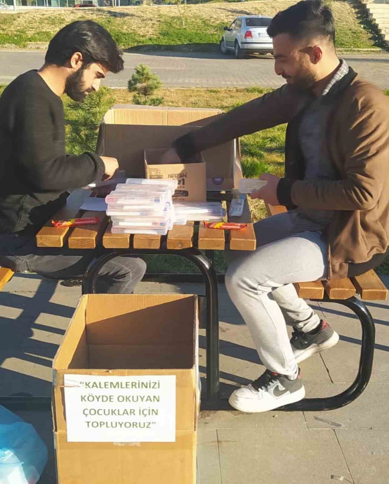 Hayırseverlerden Suvaran köyü öğrencilerine kırtasiye desteği