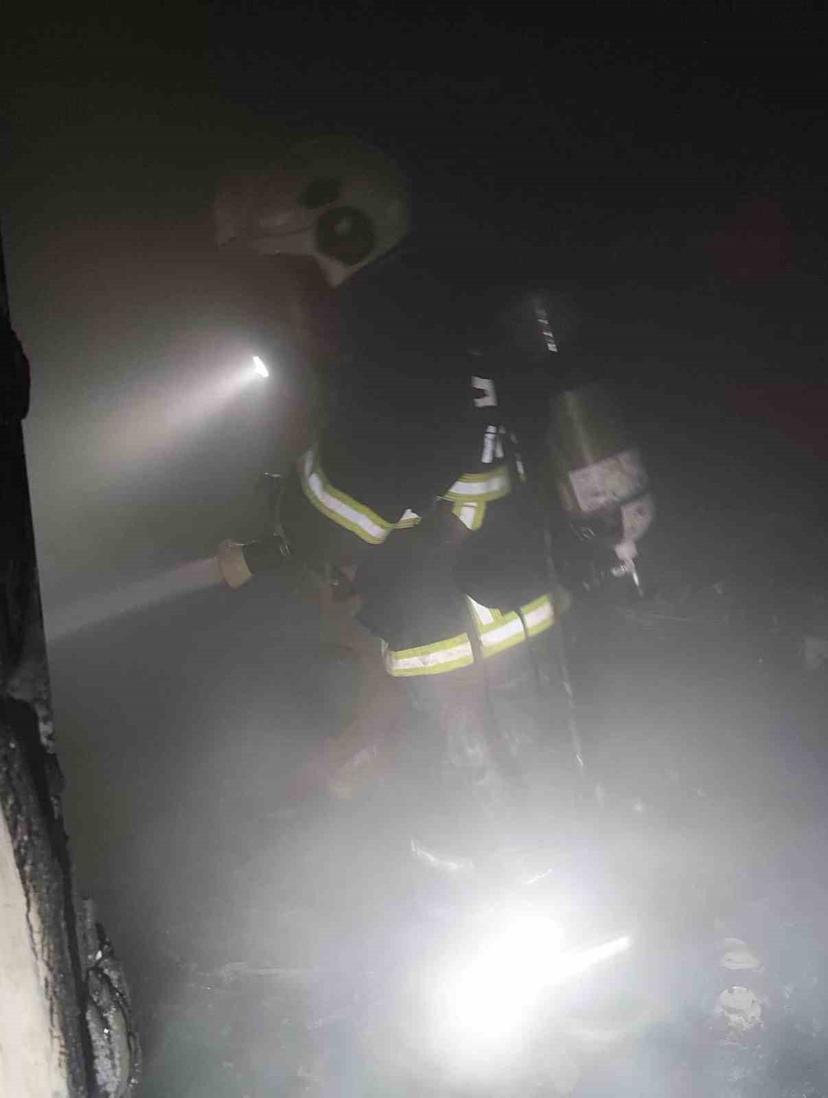 Defne’de apartman dairesinden alevler yükseldi