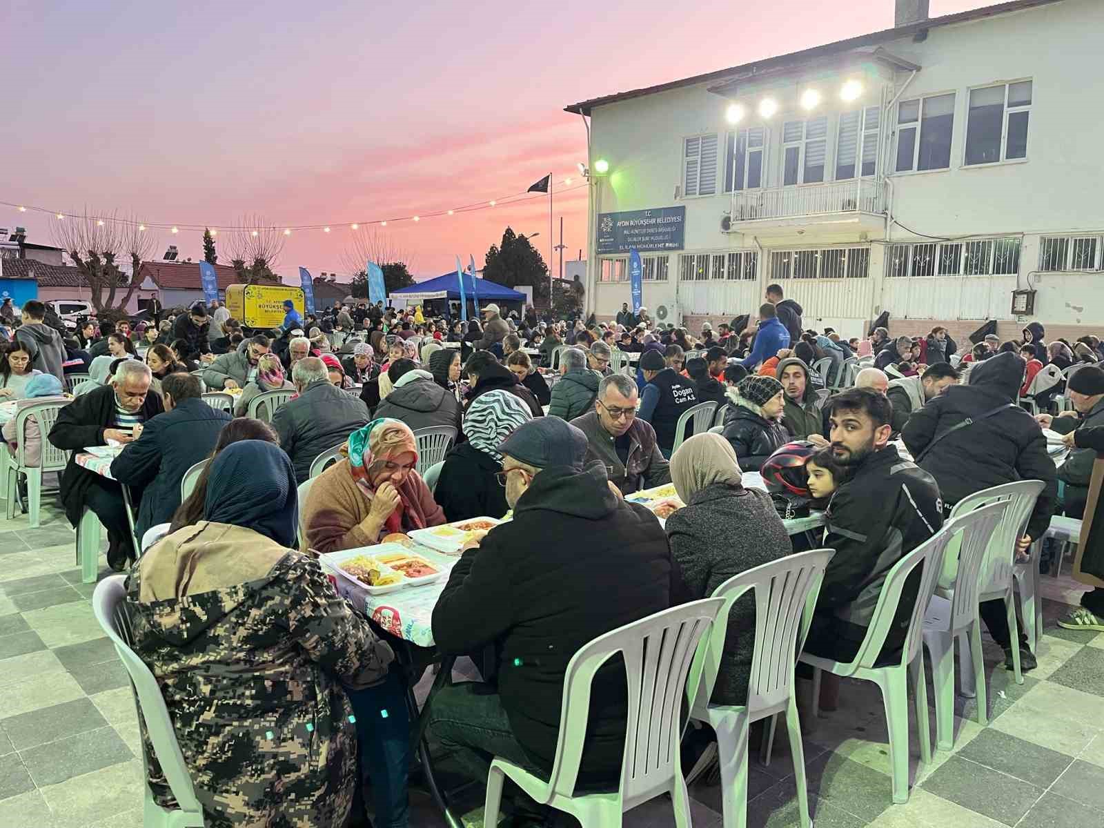 Aydınlılar B&uuml;y&uuml;kşehir&rsquo;in iftar sofrasında bir araya geldi
