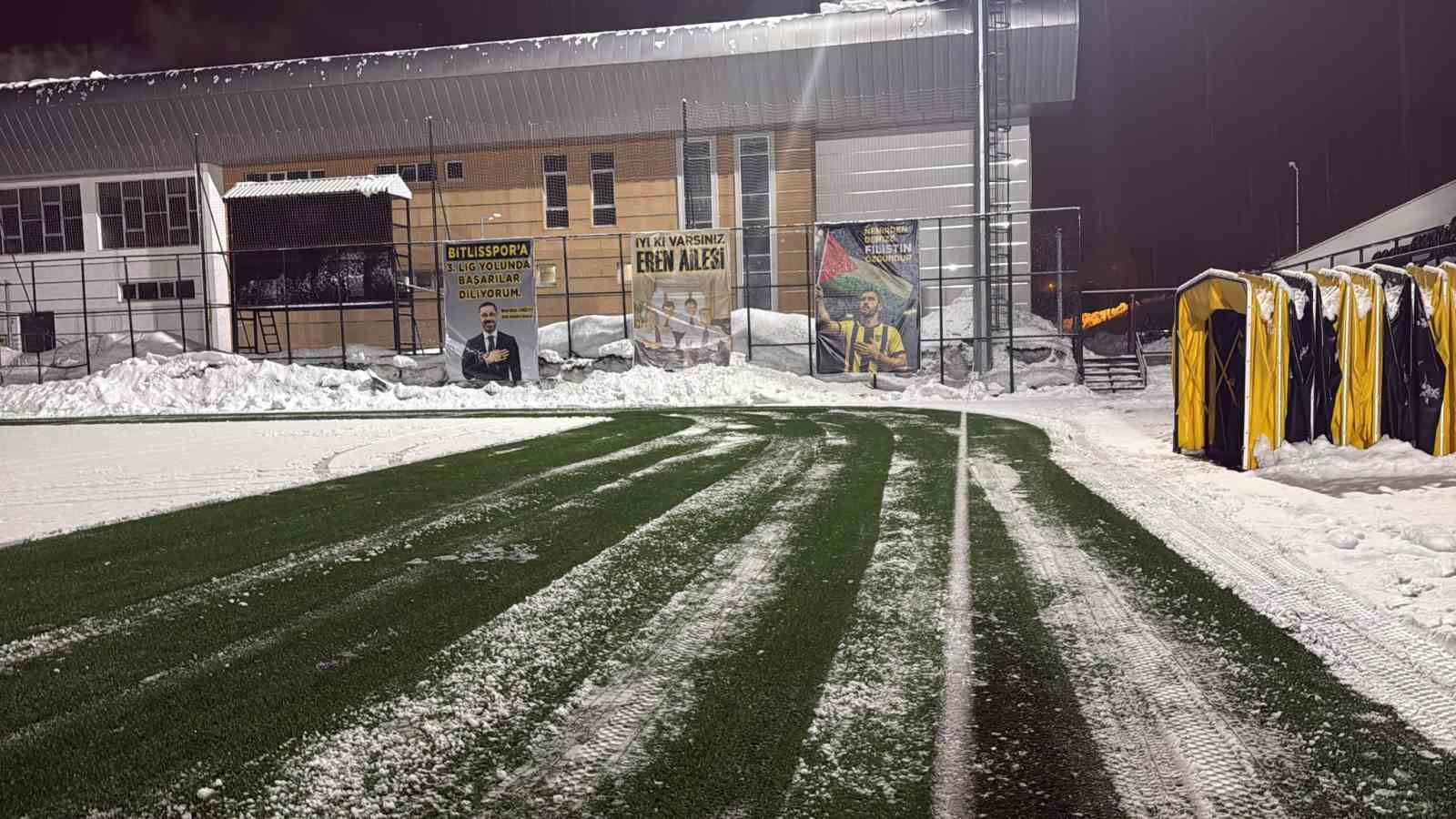 Eren Stadyumu&rsquo;nda kar temizliği
