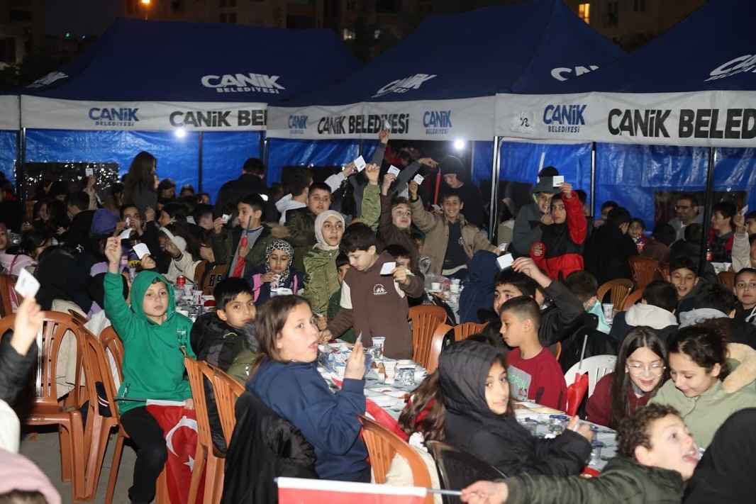 Başkan Sandıkçı, öğrencilerin iftar sevincine ortak oldu