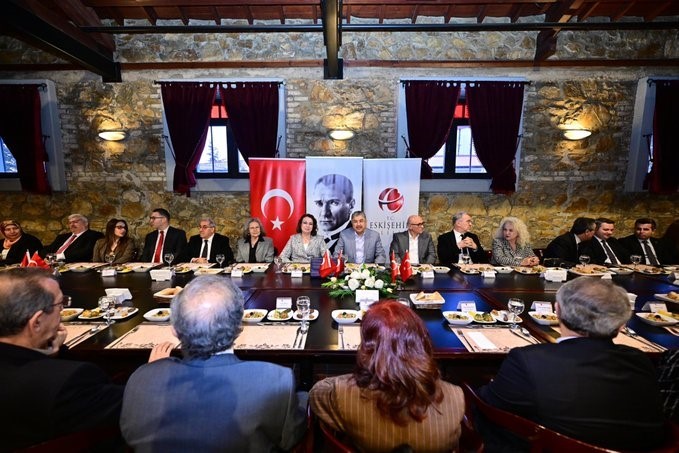 Vali Yılmaz, iftarda m&uuml;lki idare amirleriyle buluştu
