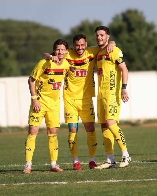 Vali Yılmaz ve Milletvekili Hatipoğlu&rsquo;ndan şampiyonluk mesajı
