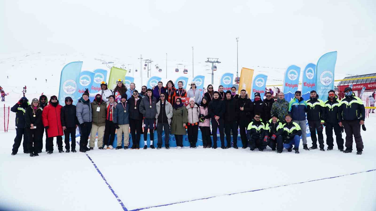 Erciyes&rsquo;te kar voleybolu heyecanı
