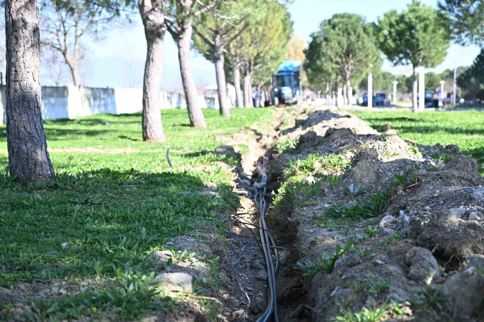 Manisa’da yeşil alanlarda akıllı sulama dönemi başladı
