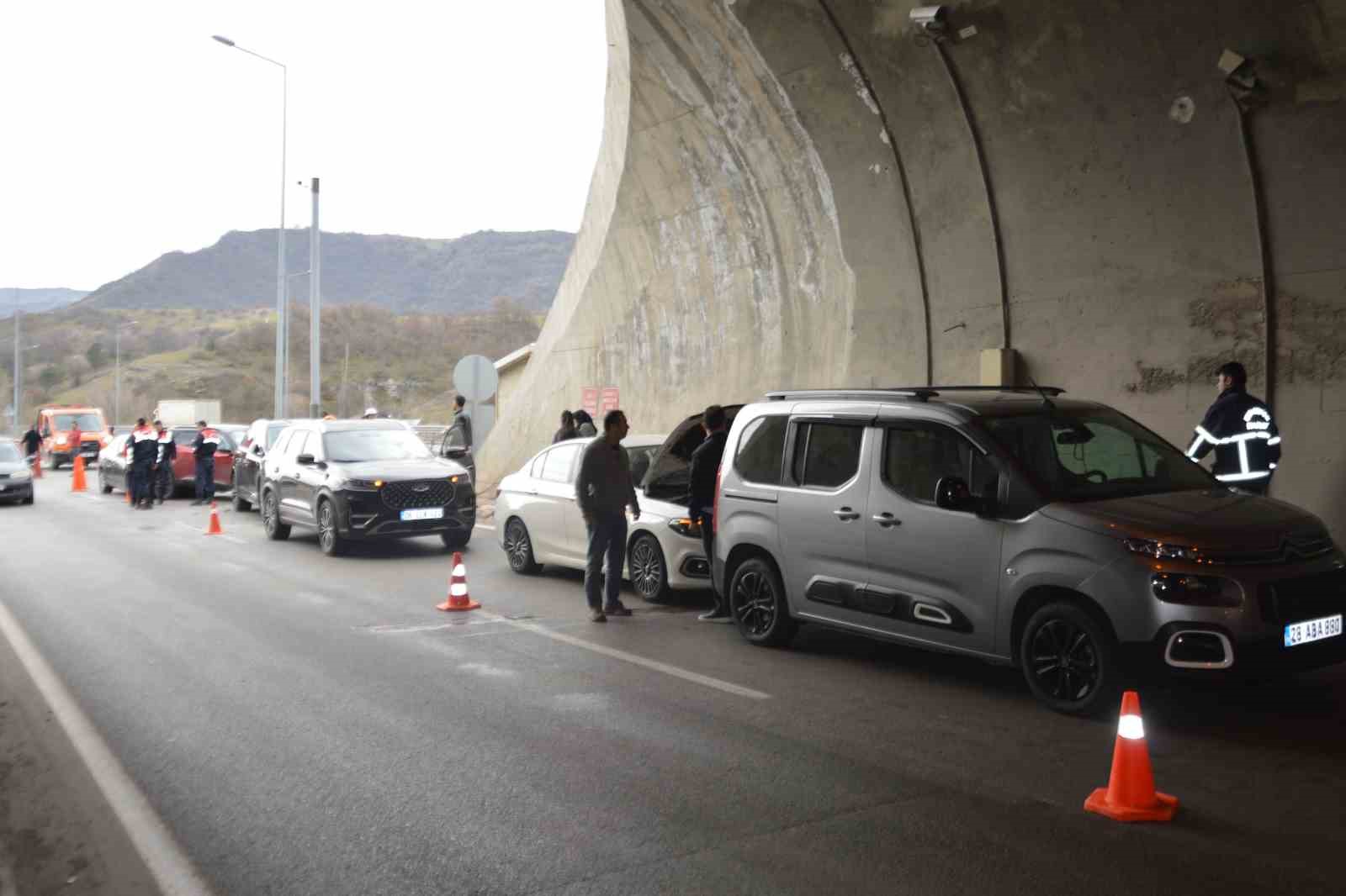 Samsun&rsquo;da 6 aracın karıştığı zincirleme kaza: 1 yaralı
