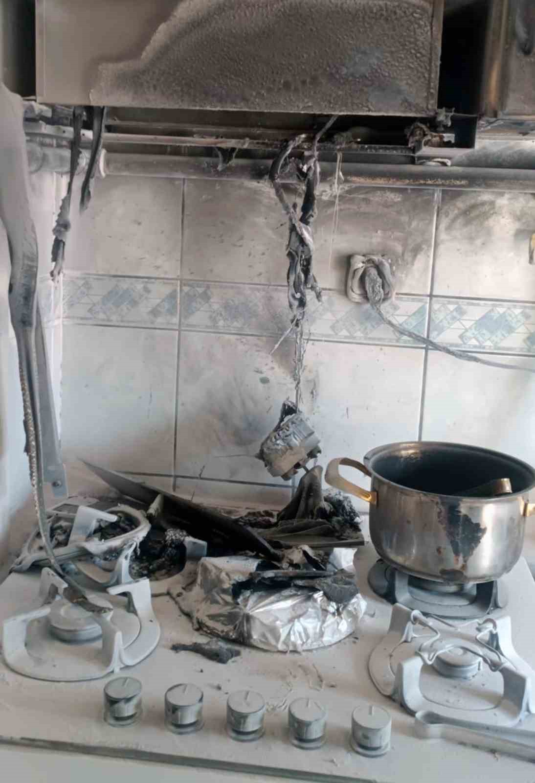 Evde çıkan yangın ev sahibinin müdahalesi ile söndürüldü