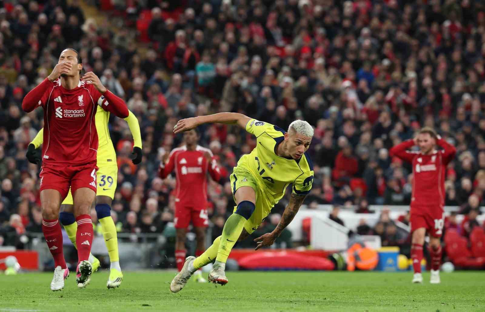 Liverpool, Tottenham&rsquo;a son dakikada takıldı
