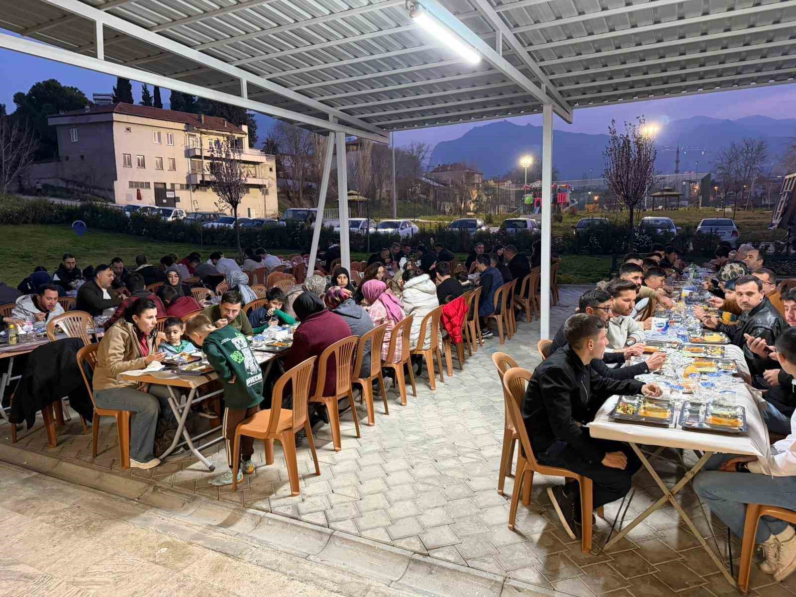 Başkan Arslan, Elmalı Mahallesi hemşehrileriyle iftarda buluştu
