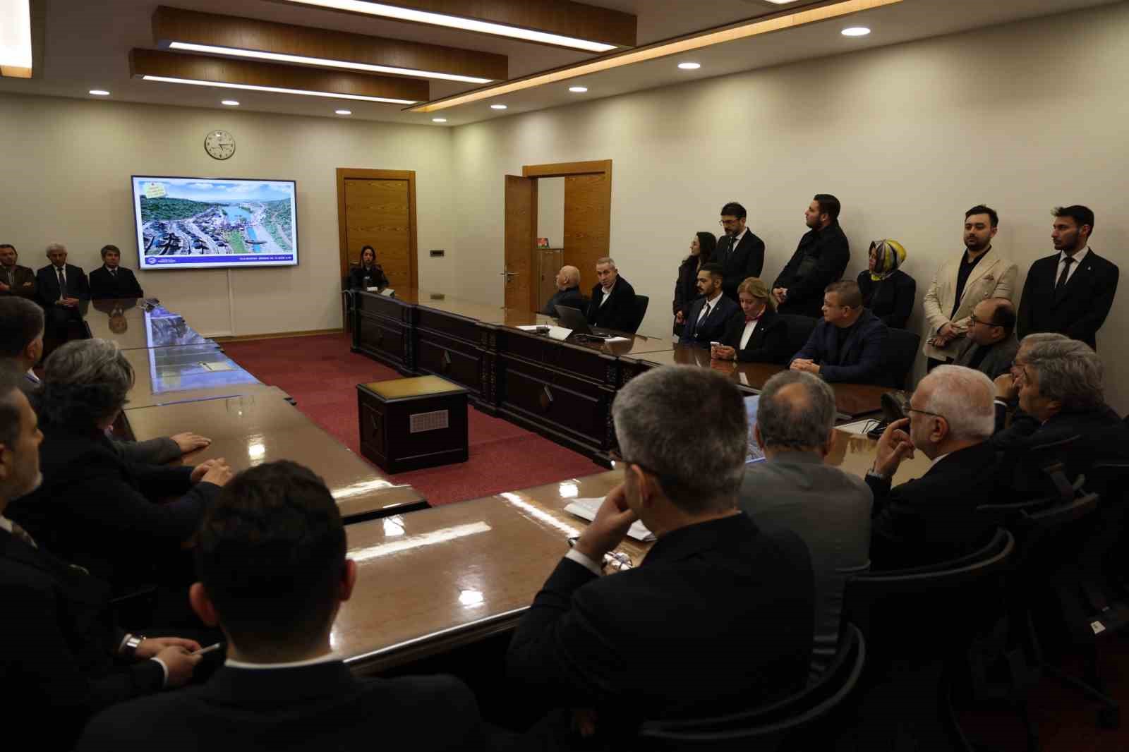 Genel Başkan Vekili Elitaş&rsquo;tan Talas &ouml;vg&uuml;s&uuml;
