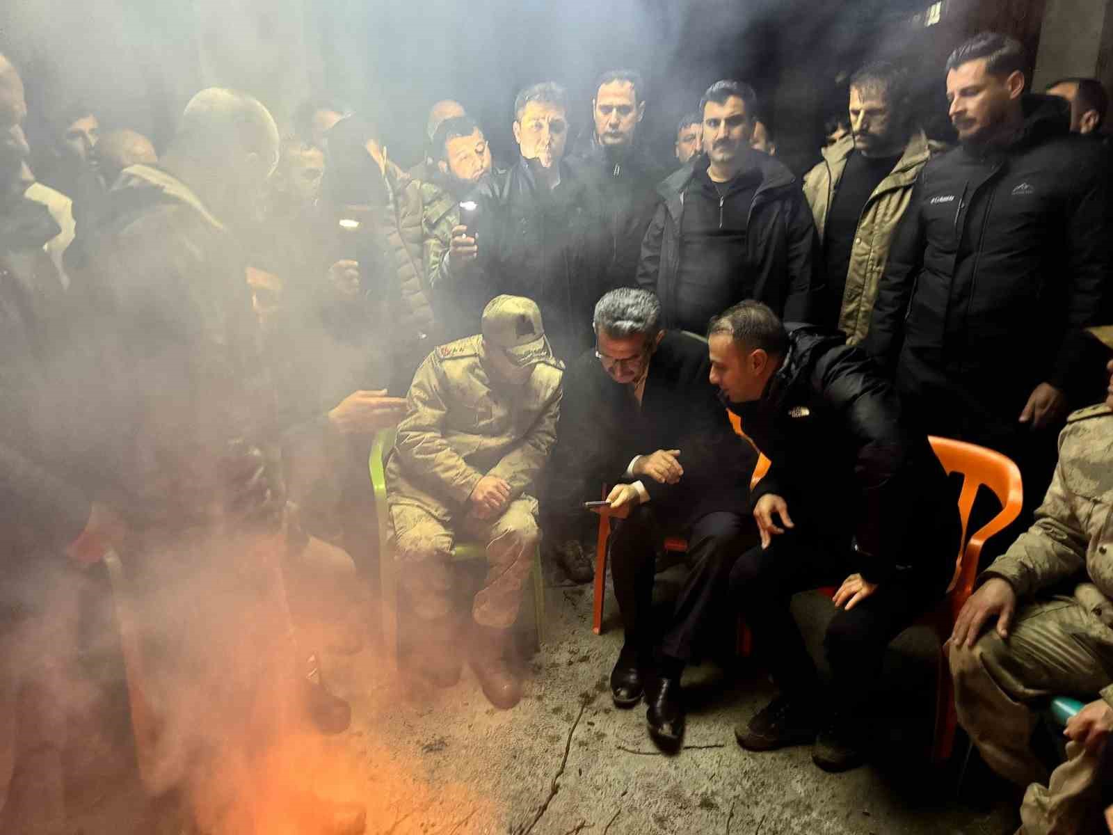 Şırnak Valisi Ekici sel b&ouml;lgesinde: "Devletimiz t&uuml;m imkanlarıyla sahada"

