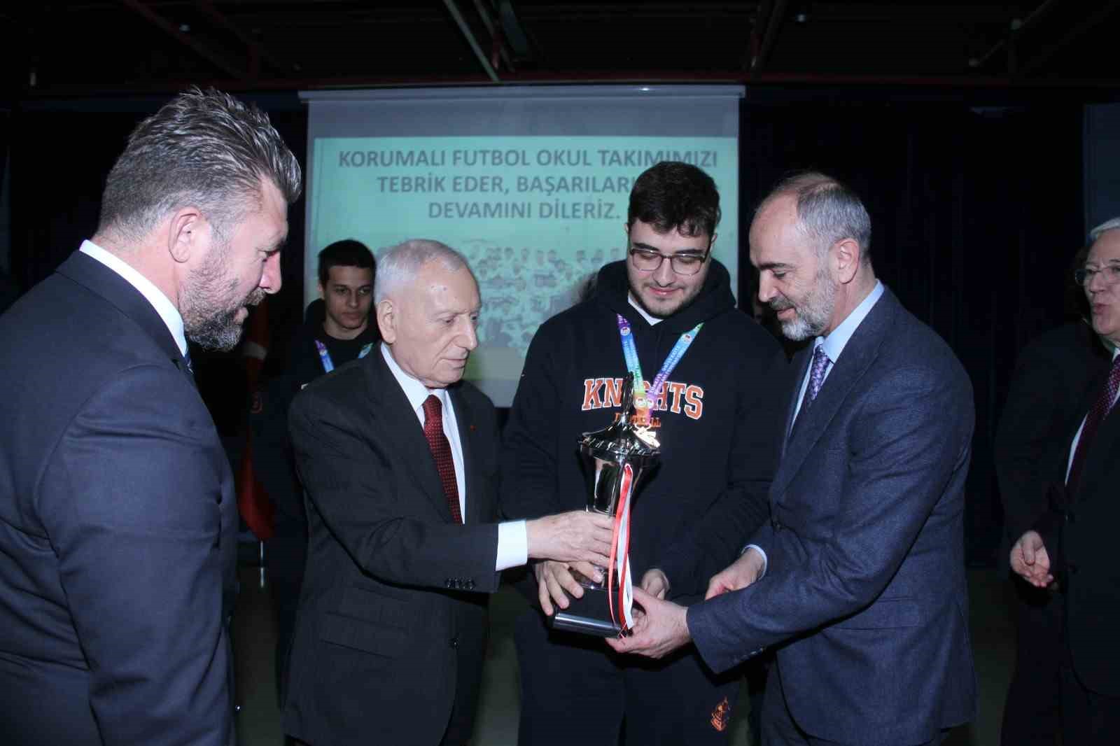 Haberal&rsquo;dan şampiyonlara jest: Burs oranı y&uuml;zde 20&rsquo;ye &ccedil;ıkarıldı
