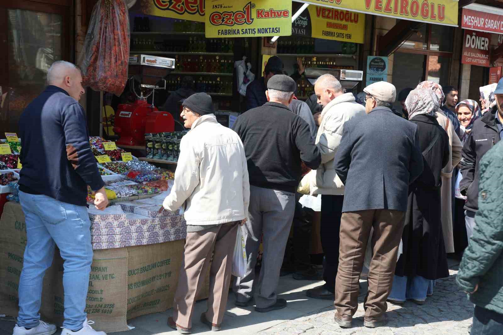 Konya&rsquo;nın Tarihi Bedesten &Ccedil;arşısı&rsquo;nda bayram yoğunluğu
