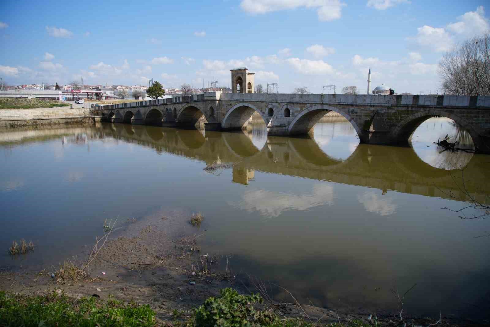 Tunca Nehri kıyısında toprak kayması: 50 metrelik alanda çatlaklar oluştu