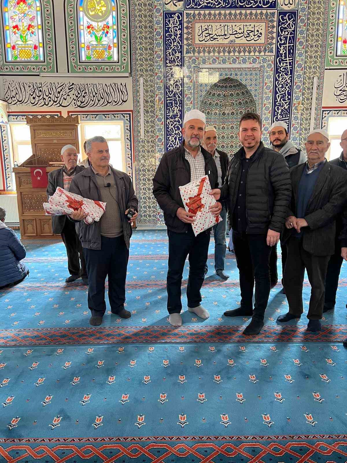 Buldan Ak&ccedil;alar Camisinde mukabele geleneği hatim duasıyla ta&ccedil;landı
