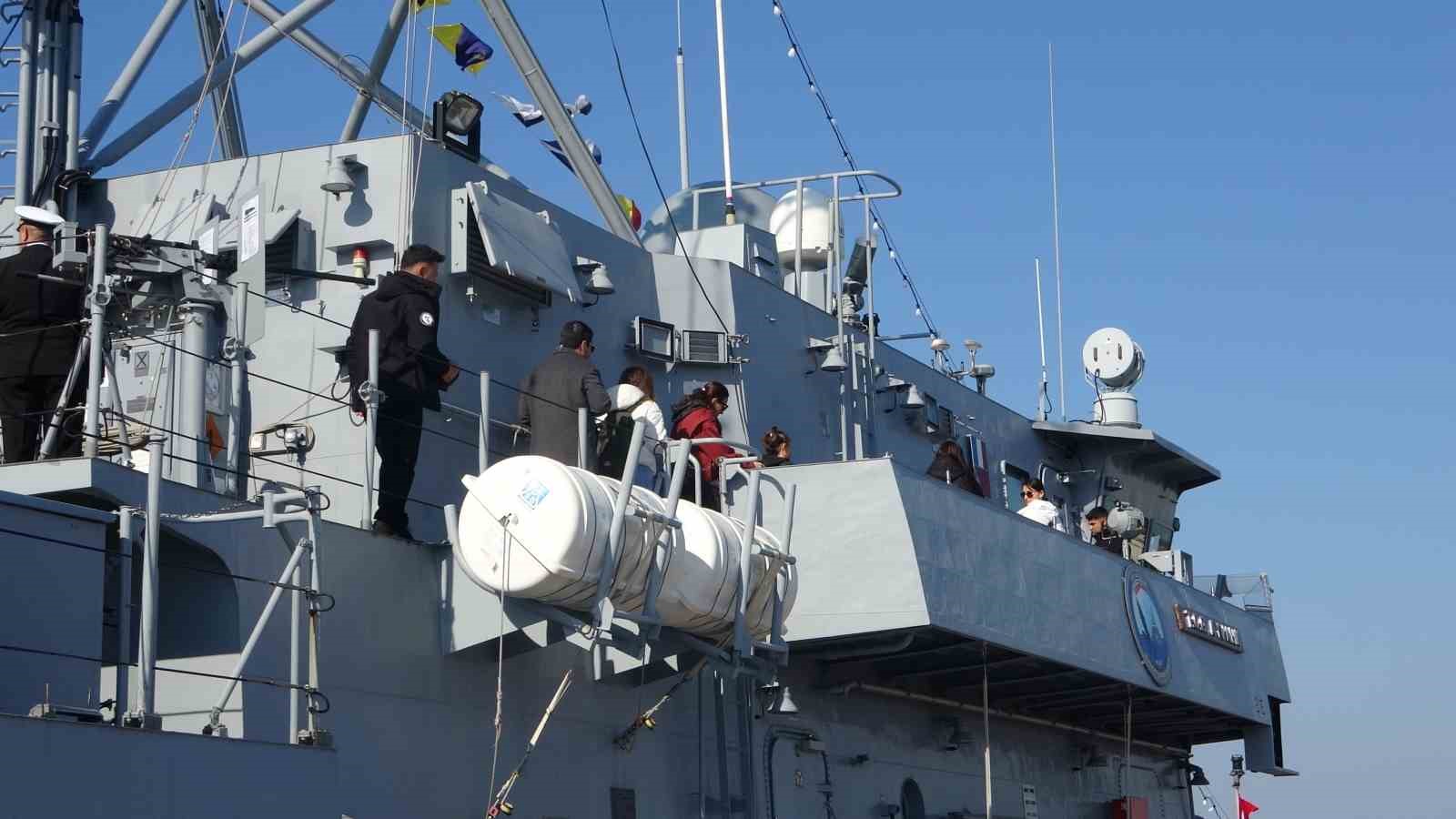 T&uuml;rk donanmasının gururu olan savaş gemileri ziyarete a&ccedil;ıldı
