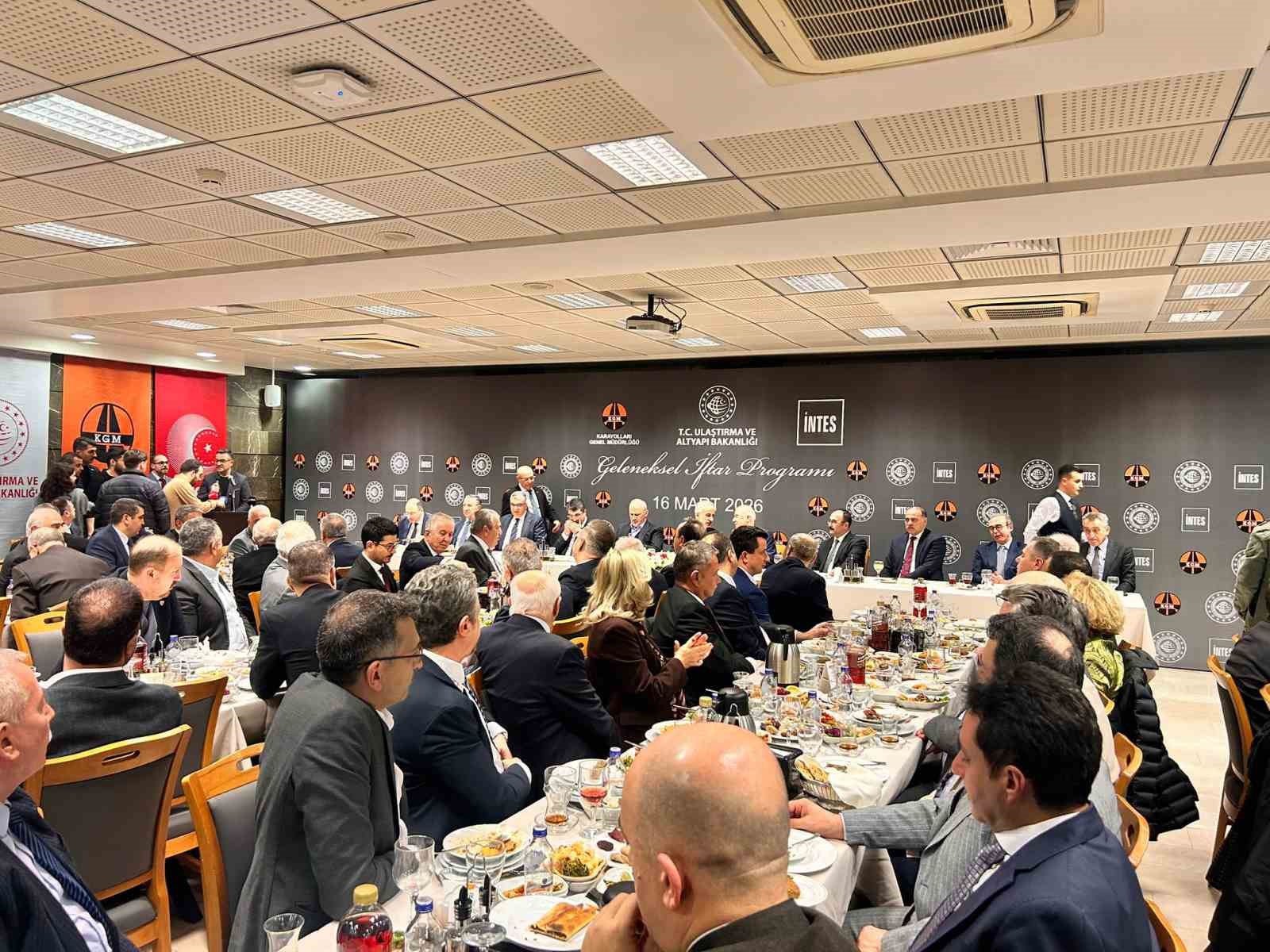 Bakan Uraloğlu: "Hedefimiz 14 bin kilometre olan demiryolu ağımızı 2028 yılında 17 bin 300 kilometrelere çıkarmak"