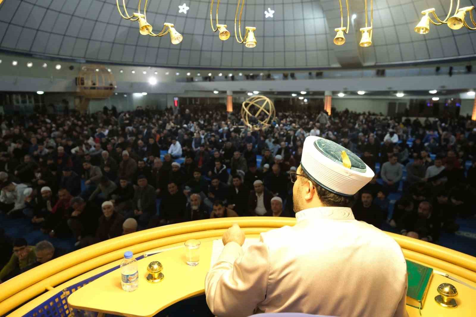 Erzincan&rsquo;da Kadir Gecesi Terzibaba Camii&rsquo;nde idrak edildi
