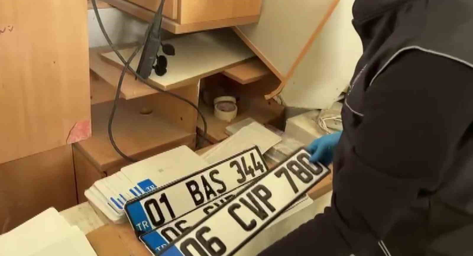 Merdiven altı plaka basım atölyelerine baskın: 4 tutuklama