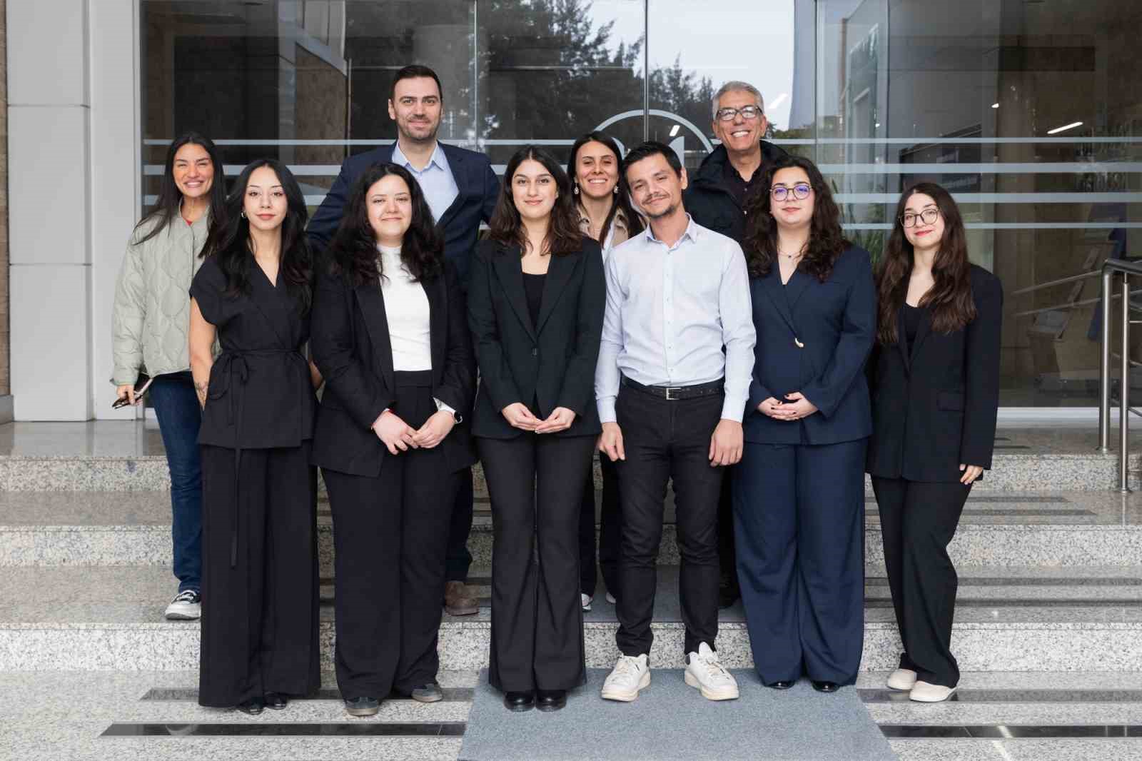 Gen&ccedil; hukuk&ccedil;ular Viyana&rsquo;da savunma yapacak
