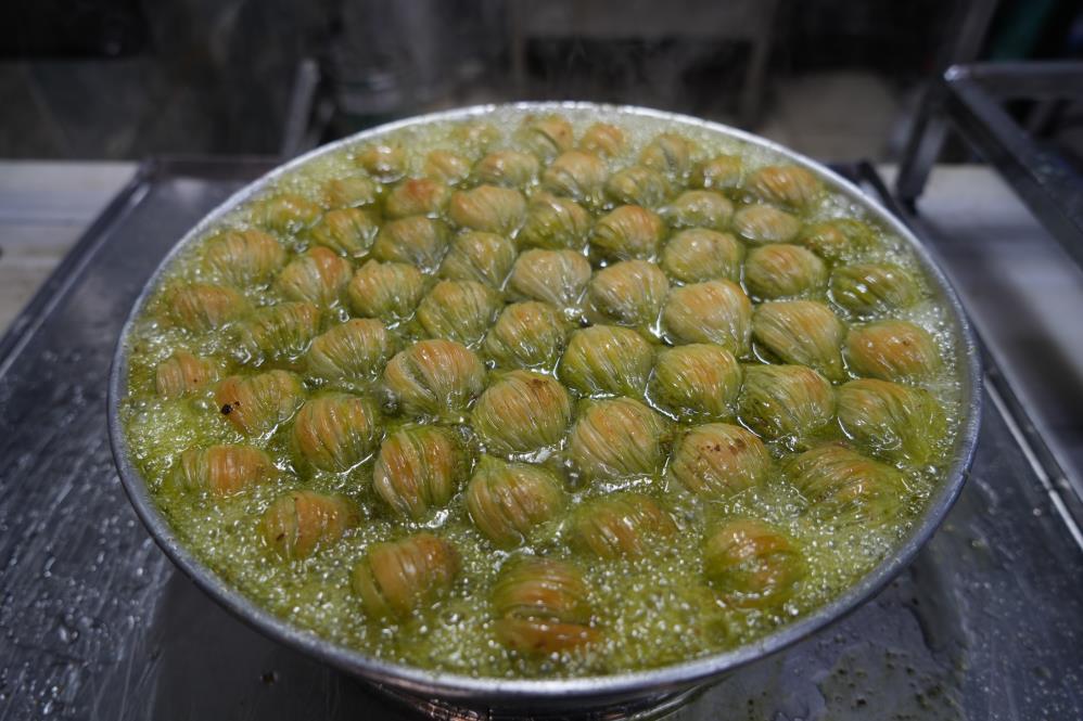 Gaziantep&rsquo;te baklavacılarda bayram yoğunluğu: G&uuml;nl&uuml;k &uuml;retim 20 tona ulaştı