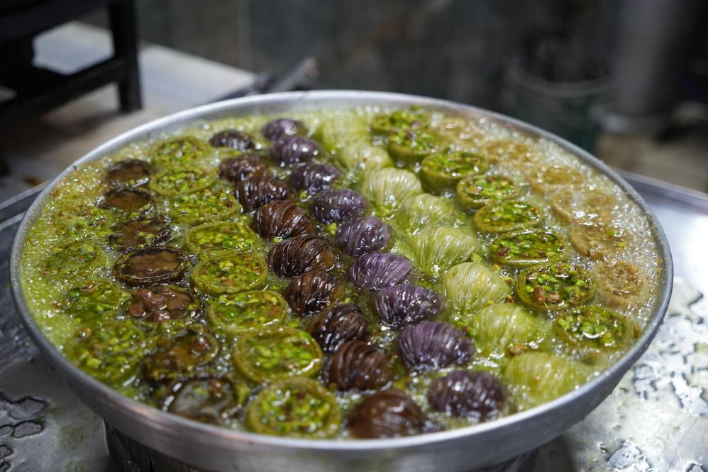 Gaziantep&rsquo;te baklavacılarda bayram yoğunluğu: G&uuml;nl&uuml;k &uuml;retim 20 tona ulaştı