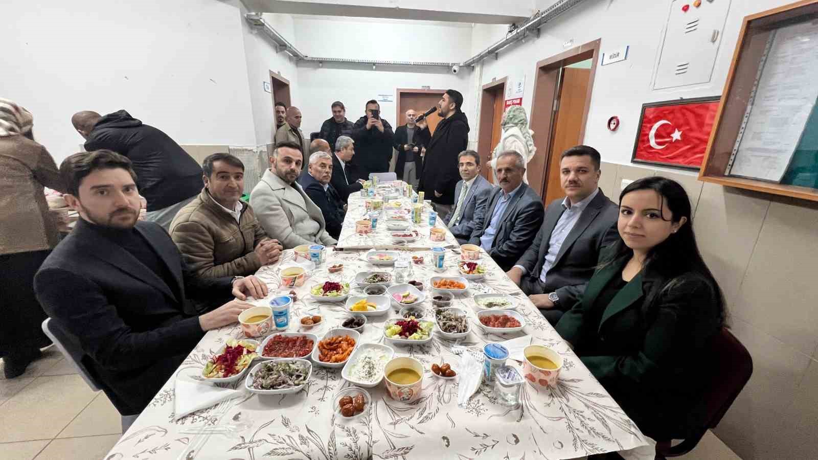 Murtaza K&ouml;y&uuml;&rsquo;nde &ouml;ğrencilerle iftar buluşması
