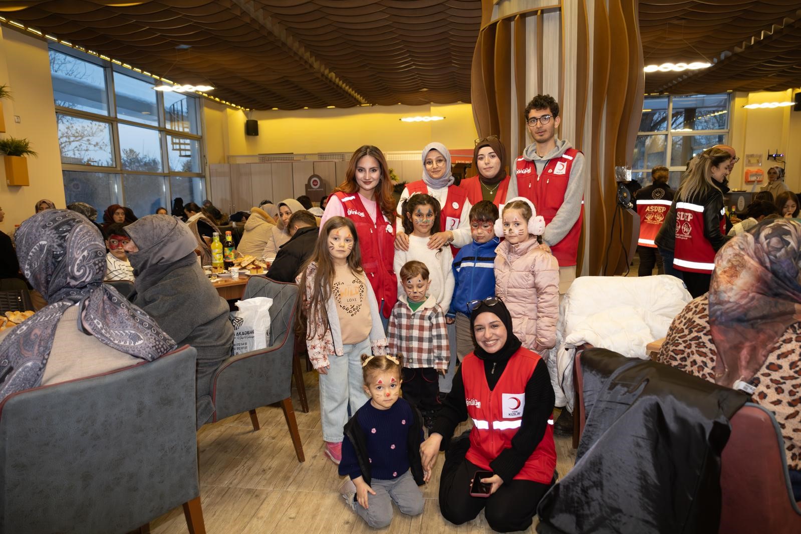 Kızılay Kadın&rsquo;dan anlamlı iftar: Yetimler unutulmadı
