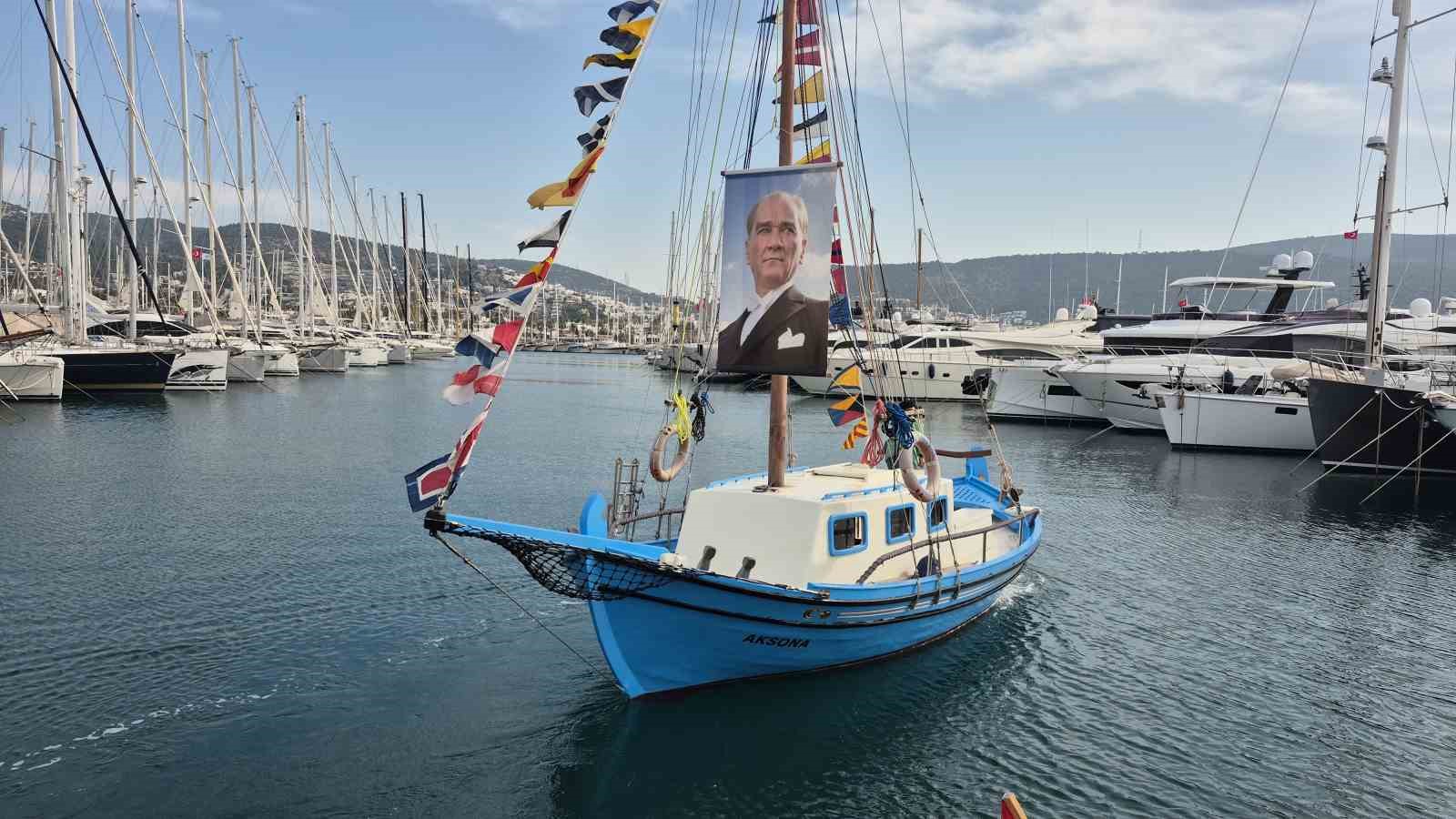 Bodrum&rsquo;da 65 yaşındaki teknesine g&ouml;z&uuml; gibi bakıyor
