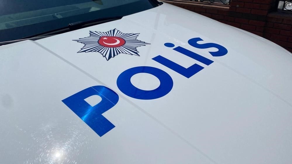 Elleri kelep&ccedil;eli halde hastaneden ka&ccedil;an şahıs g&uuml;venlik g&uuml;&ccedil;lerini alarma ge&ccedil;irdi
